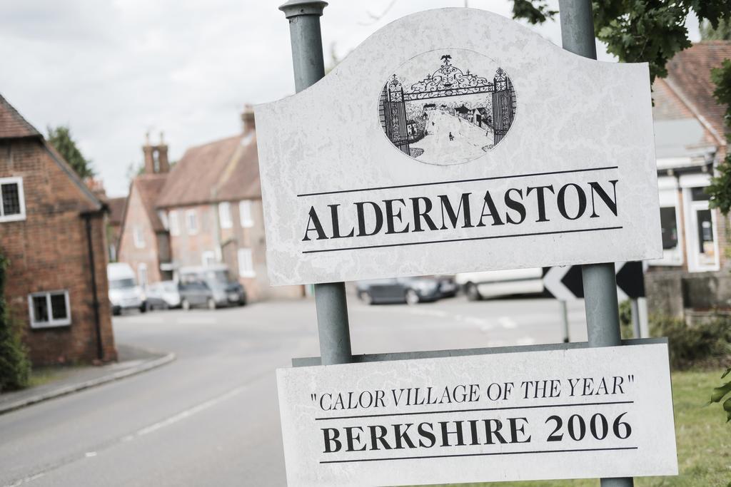 Hotel Hinds Head Aldermaston Exteriér fotografie